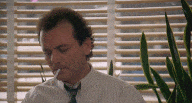 Bill Murray zieht an einer Zigarette und sagt „I don’t about anything.“